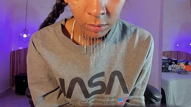 IamNayuta online show from November 17, 7:40 pm