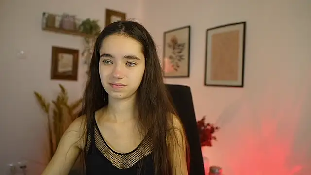 Snapshot of Gia_Paige18 chatting on October 10, 8:59 am Gia Paige18 online show from October 10, 8:59 am