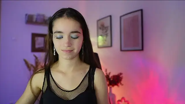 Snapshot of Gia_Paige18 chatting on October 31, 9:06 am Gia Paige18 online show from October 31, 9:06 am