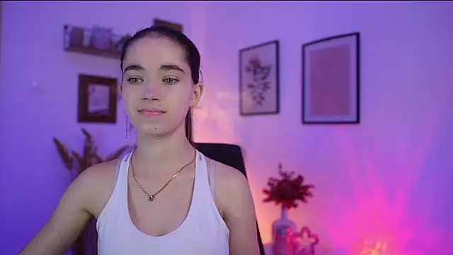 Snapshot of Gia_Paige18 chatting on November 4, 1:59 pm Gia Paige18 online show from November 4, 1:59 pm