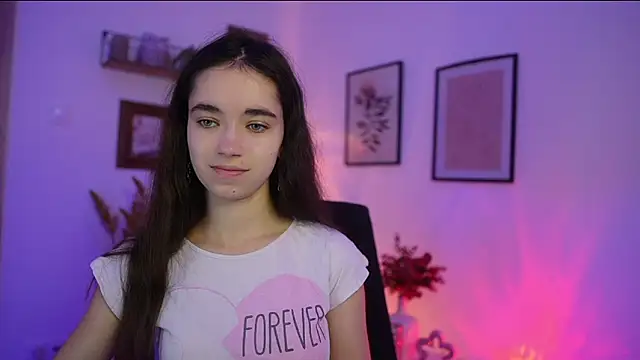 Snapshot of Gia_Paige18 chatting on November 2, 9:14 am Gia Paige18 online show from November 2, 9:14 am