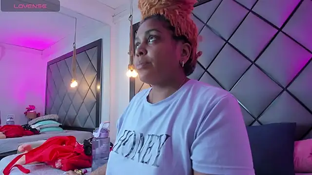 ELLA KELLY online show from April 7, 12:18 pm