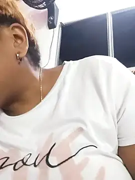 ELLA KELLY online show from April 14, 12:10 pm