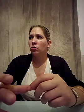 Snapshot of Chatonne69 chatting on November 5, 4:37 am Chatonne69 online show from November 5, 4:37 am