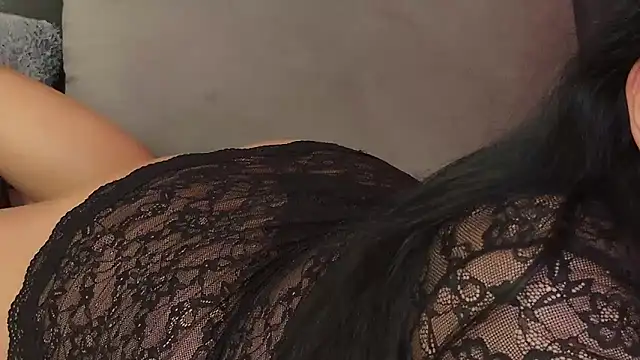 Snapshot of KrisNoir chatting on October 29, 6:45 am KrisNoir online show from October 29, 6:45 am