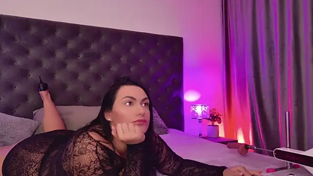 Snapshot of KrisNoir chatting on November 6, 6:28 am KrisNoir online show from November 6, 6:28 am