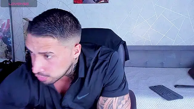 Snapshot of Cristian_Walker chatting on July 10, 1:11 pm Cristian Walker online show from July 10, 1:11 pm