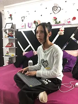 Snapshot of 1lovelygirls chatting on September 19, 12:09 pm 1lovelygirls online show from September 19, 12:09 pm