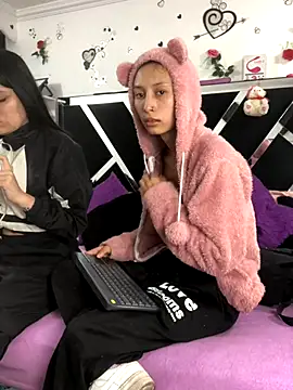 Snapshot of 1lovelygirls chatting on October 7, 12:06 pm 1lovelygirls online show from October 7, 12:06 pm