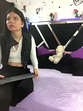 Snapshot of 1lovelygirls chatting on October 4, 12:07 pm 1lovelygirls online show from October 4, 12:07 pm