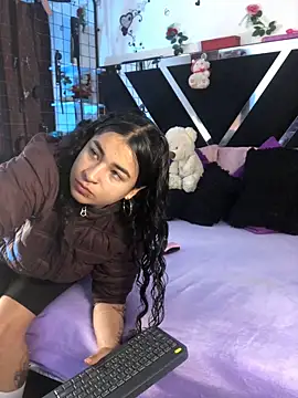 1lovelygirls online show from December 5, 12:48 pm