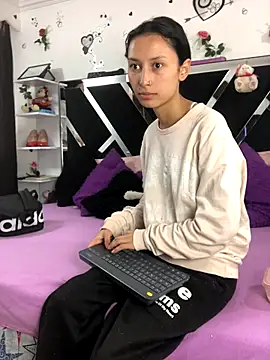 Snapshot of 1lovelygirls chatting on October 9, 12:06 pm 1lovelygirls online show from October 9, 12:06 pm