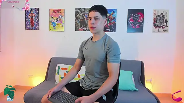 Snapshot of jonathanjoestar_ chatting on November 15, 8:35 pm jonathanjoestar online show from November 15, 8:35 pm