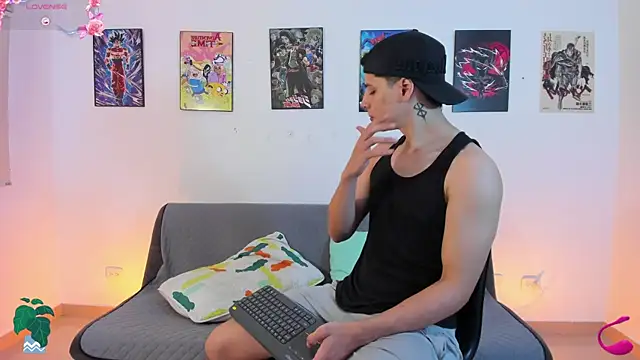 Snapshot of jonathanjoestar_ chatting on November 22, 9:35 pm jonathanjoestar online show from November 22, 9:35 pm