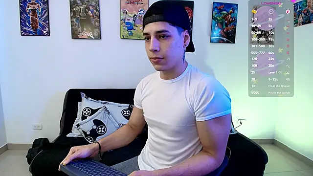 jonathanjoestar  online show from May 15, 8:29 pm