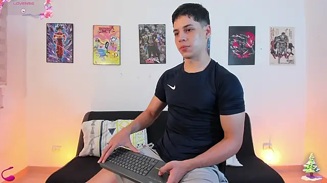 jonathanjoestar  online show from December 19, 10:01 pm