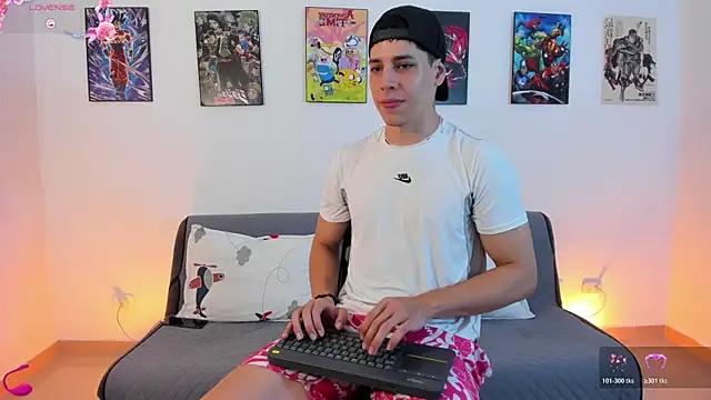 jonathanjoestar  online show from January 9, 9:33 pm