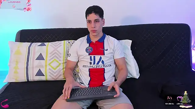 jonathanjoestar  online show from December 22, 11:05 pm