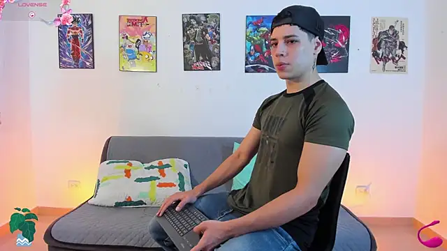 Snapshot of jonathanjoestar_ chatting on November 23, 8:19 pm jonathanjoestar online show from November 23, 8:19 pm