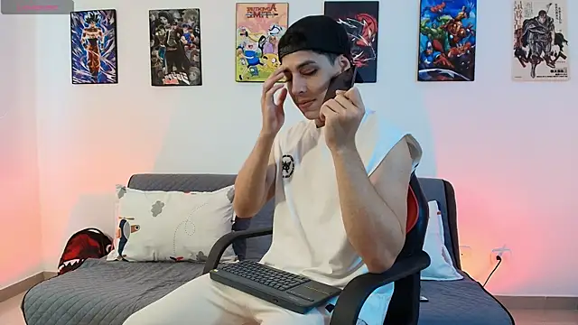 jonathanjoestar  online show from April 12, 8:12 pm