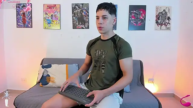 Snapshot of jonathanjoestar_ chatting on November 12, 9:07 pm jonathanjoestar online show from November 12, 9:07 pm