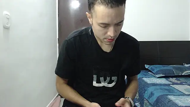 dimitriquiet05 online show from December 14, 2:44 am