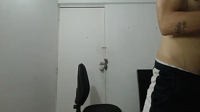 dimitriquiet05 online show from December 2, 8:26 am