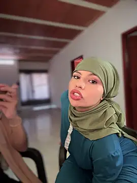 Snapshot of lalilamassu1 chatting on November 6, 6:45 pm lalilamassu1 online show from November 6, 6:45 pm