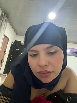 Snapshot of lalilamassu1 chatting on February 25, 8:14 am lalilamassu1 online show from February 25, 8:14 am