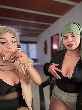 Snapshot of lalilamassu1 chatting on November 14, 6:44 pm lalilamassu1 online show from November 14, 6:44 pm