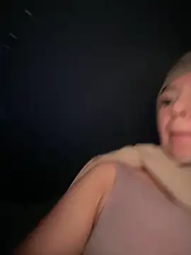 lalilamassu1 online show from April 10, 12:12 pm