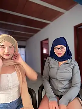 Snapshot of lalilamassu1 chatting on November 4, 6:44 pm lalilamassu1 online show from November 4, 6:44 pm