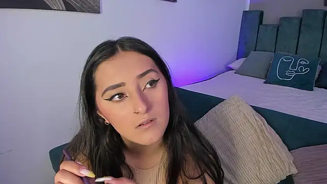 Kathia Morelli online show from November 3, 1:04 pm