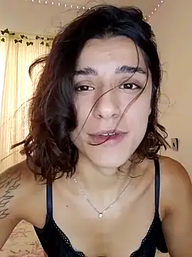 Snapshot of HelliRosa chatting on February 24, 4:36 pm HelliRosa online show from February 24, 4:36 pm