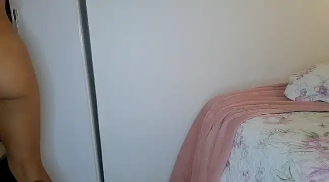 Snapshot of HelliRosa chatting on February 28, 4:10 pm HelliRosa online show from February 28, 4:10 pm