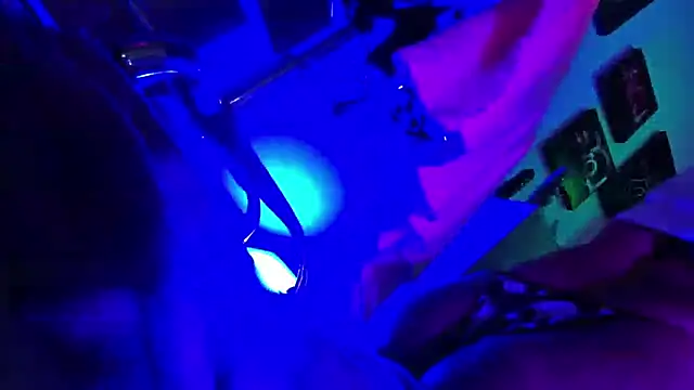 kuromi69 online show from October 8, 4:47 am