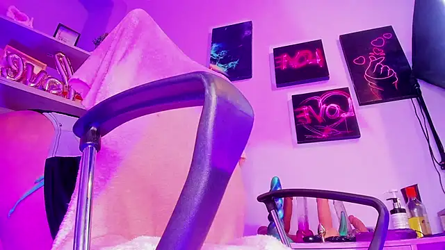 Snapshot of kuromi69 chatting on December 20, 5:32 am kuromi69 online show from December 20, 5:32 am