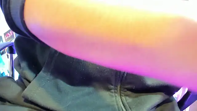 Snapshot of kuromi69 chatting on February 14, 4:45 am kuromi69 online show from February 14, 4:45 am