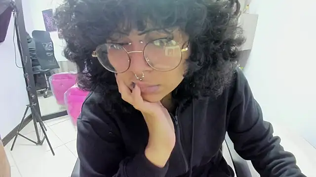 kuromi69 online show from December 17, 3:55 am