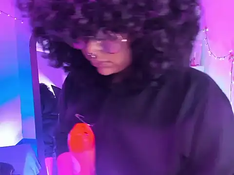 Snapshot of kuromi69 chatting on February 13, 5:18 am kuromi69 online show from February 13, 5:18 am