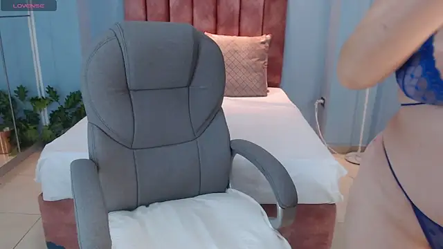 Snapshot of Violetta_rainbow chatting on November 29, 3:50 am Violetta rainbow online show from November 29, 3:50 am