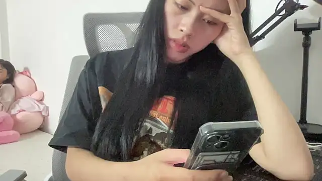 Snapshot of Louis_Baby chatting on December 5, 8:24 am Louis Baby online show from December 5, 8:24 am