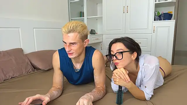 Snapshot of Morning_Stars chatting on December 14, 3:02 am Morning Stars online show from December 14, 3:02 am