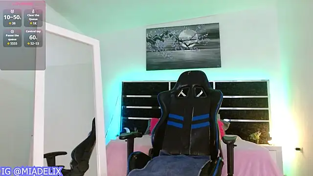 -MiaDelight- online show from April 14, 3:06 pm