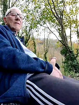 cutaboverest online show from November 3, 3:37 pm