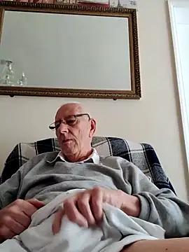 Snapshot of cutaboverest chatting on May 13, 10:11 am cutaboverest online show from May 13, 10:11 am