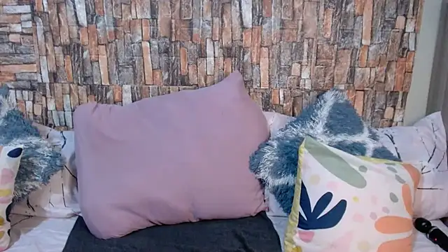 Snapshot of Foxy_African chatting on March 2, 3:18 am Foxy African online show from March 2, 3:18 am