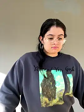 Stephania 18 online show from September 9, 12:25 pm