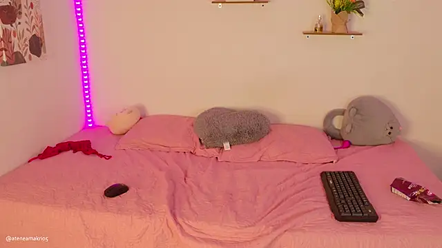 Snapshot of Atenea_Makri chatting on February 7, 1:04 am Atenea Makri online show from February 7, 1:04 am