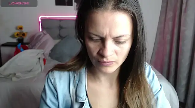 Snapshot of zhoelis_xx chatting on February 4, 7:33 pm zhoelis xx online show from February 4, 7:33 pm